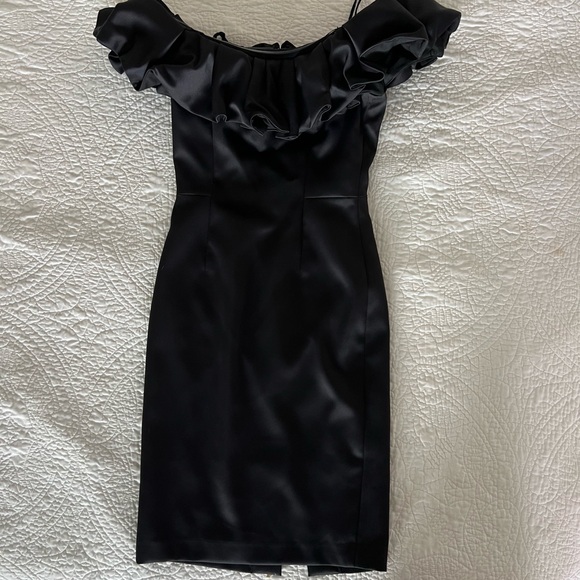 Off The Shoulder Ruffle Dress - Picture 4 of 6